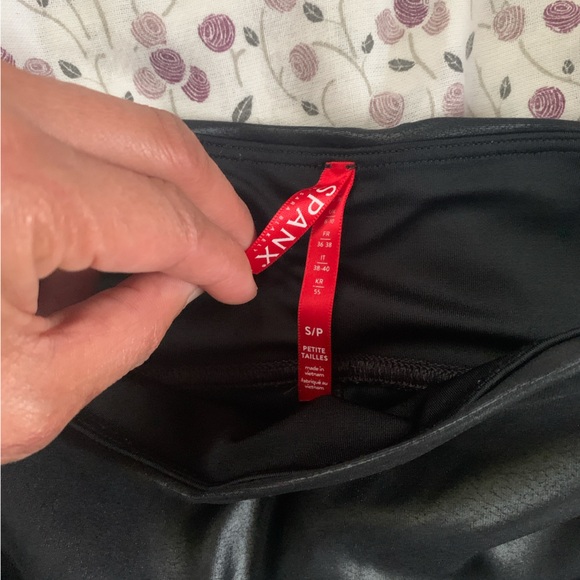 SPANX faux leather leggings in black size small - Picture 9 of 9